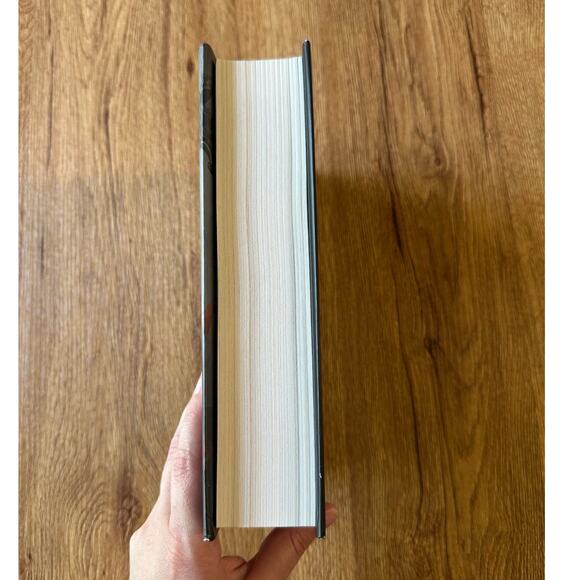 Barnes & Noble Signed The Fallen & The Kiss Of Dusk By Carissa Broadbent - Picture 7 of 8